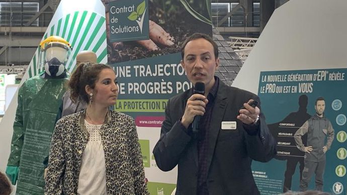 Clotilde Bois-Marchand, de la FNSEA, et Julien Durand-Réville, de l’UIPP, ont présenté le dispositif de communication lors du SIA. © L. PETIT